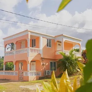 Pensión Happy Nest Dominica, Marigot